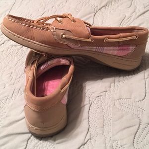 Maui Island size 9M deck shoes